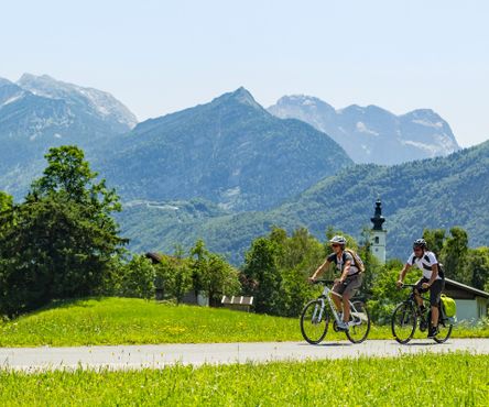 Cyclists in front of panoramic view over the mountains