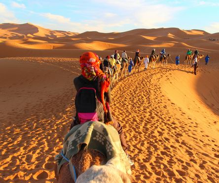 Marokko-kamelen-karavaan-woenstijn-Atlas-gebergte