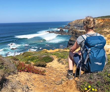 Hiking break with view to the wild coastline of the Rota Vicentina