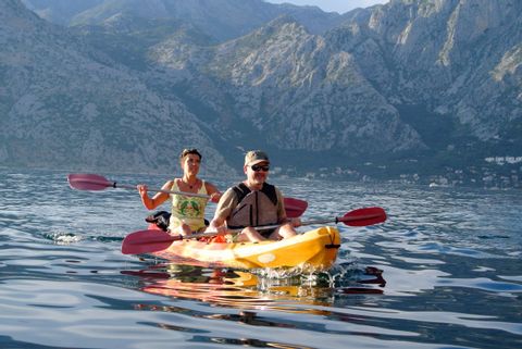 montenegro-mutli-actief-seakayak-lake-peninsula