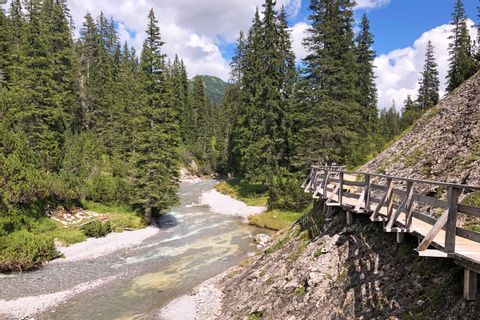 Spectacular hiking trails along the Lech river