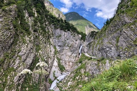 Hiking trail to Elbigenalp at Lech-Path