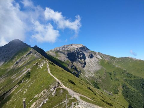 liechtenstein-bergpanorama-wandelpad