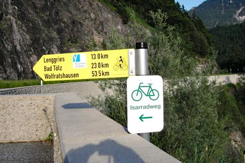 Isar cycle path sign