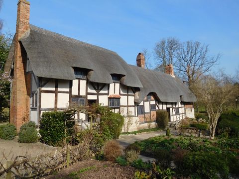 Anne-Hathaway-Cottage-Stratford-William-Shakespeare