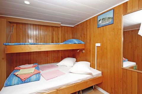 noord-dalmatie-kroatie-ms-kazimir-queen-bed-driepersoonshut