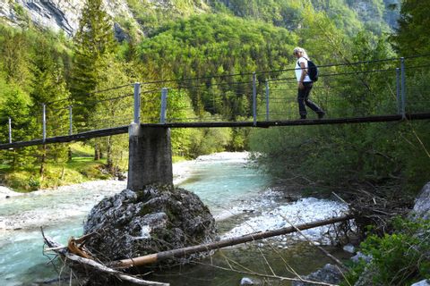slovenie-brug-soca-rivier-helia-walking