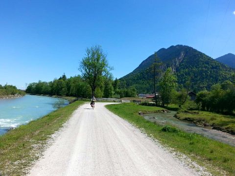 Cycle path towards Garmisch Partenkirchen