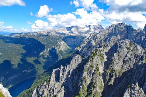 Spectacular summit hiking in the Dachstein area