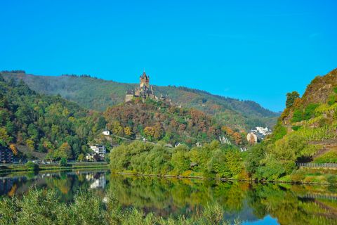 Beautiful panorama on the Moselle around Reichsburg Castle