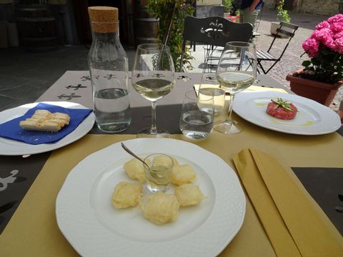 italie-eten-lunch-pauze-wijn-genieten