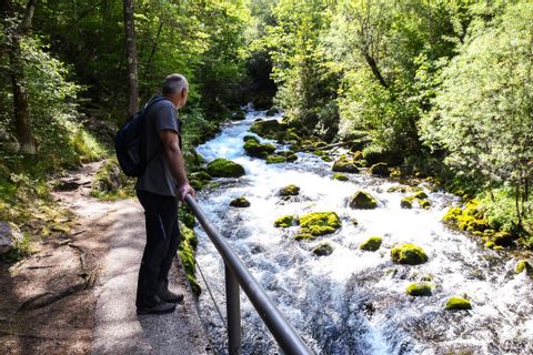 slovenie-soca-rivier-wandelaar-gljun-helia-walking