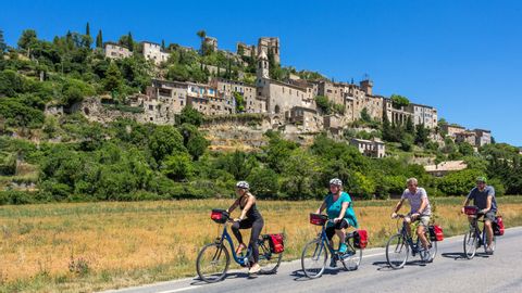 rw-provence-lavendel-fietsers-dorp