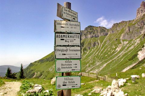 Hiking signs at the Dachstein high altitude track