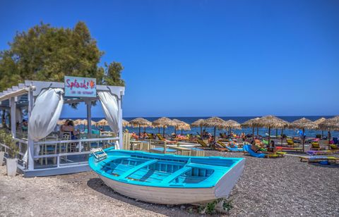 Santorini-Griekenland-Strand-boot-Kamari