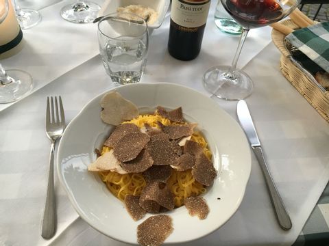 Piemonte-truffel-pasta-lunch-diner-wijn-italie