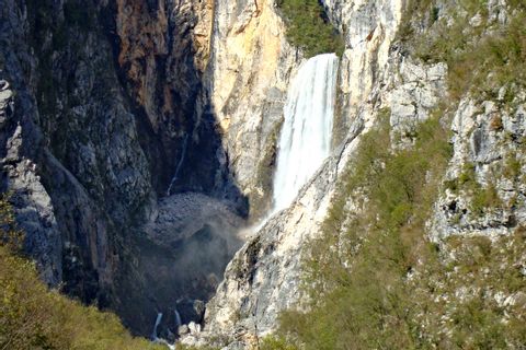 Hiking highlight Boka Waterfall