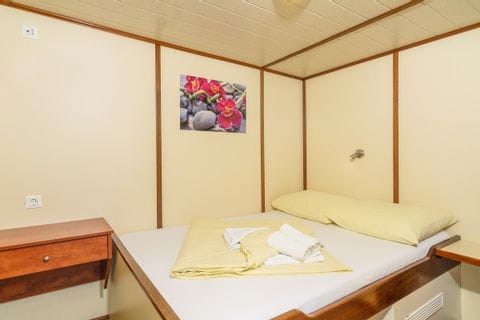 MS-Morena-hut-double-bed