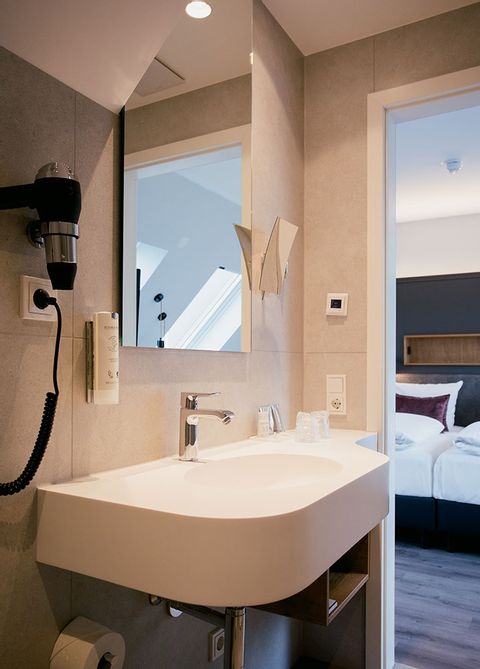 Dom-Hotel-Limburg-badkamer