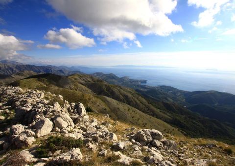 albanie-kustlijn-bergen-albanese-riviera-zbluo