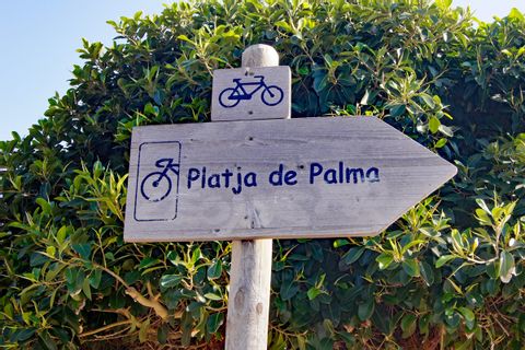 Cycle path sign to Platja de Palma