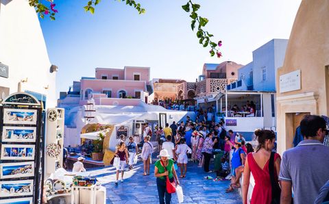 Santorini-Griekenland-winkels-straatjes